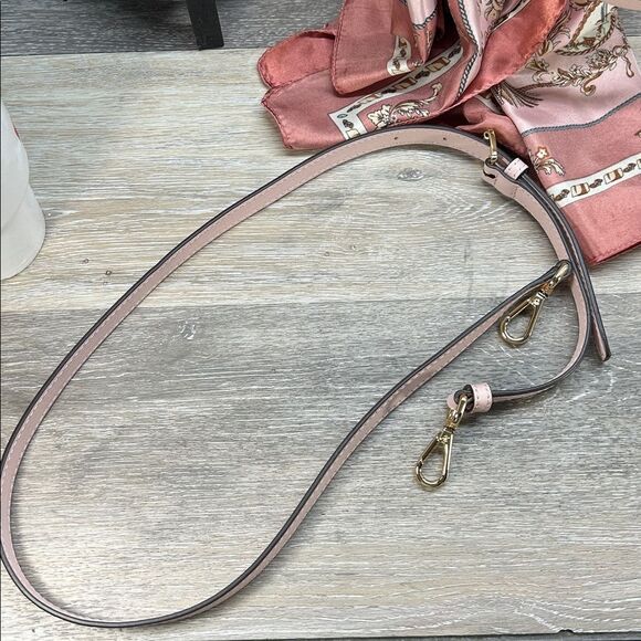 9744 Michael Kors Pink Tote Bag - Picture 13 of 13